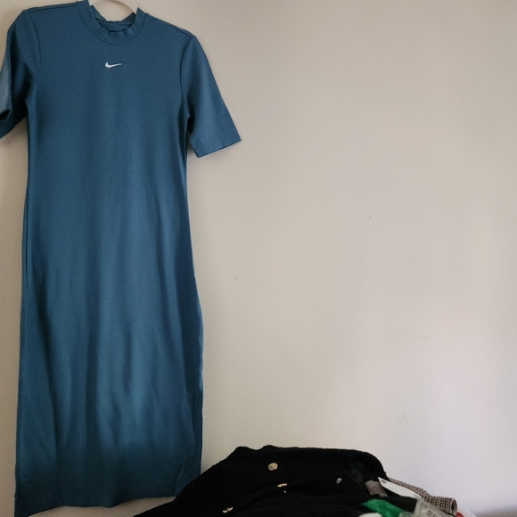 Nike Sportswear Essential Crewneck Midi Dress Size M BNWT - Picture 3 of 5